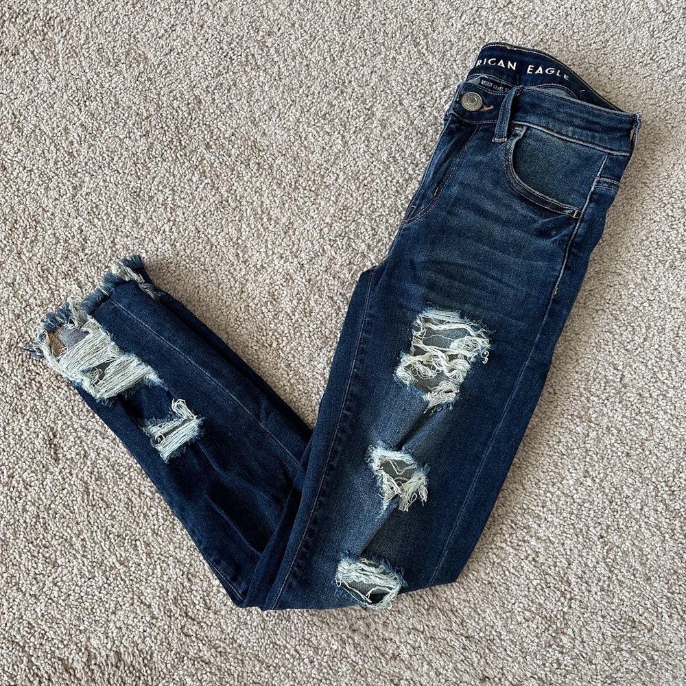 American Eagle Outfitters Next Level Stretch Size 2 Distressed Crop Jeggings